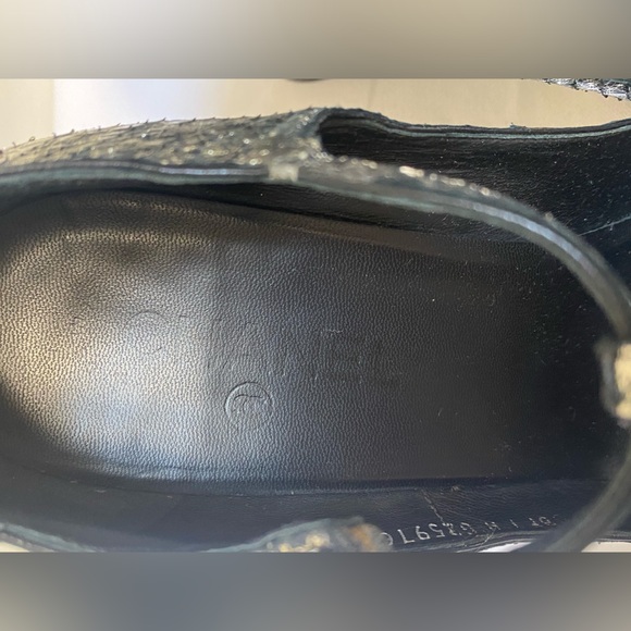 Vintage CHANEL maryjane wedges. In metallic silver exotic python Jeweled CC logo - Picture 7 of 12